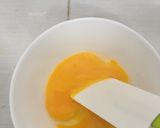 Foto langkah ke 3 dari resep Fluffy Omelette.