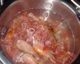 Foto del paso 1 de la receta Guiso de papas con calamares, rape y gambas