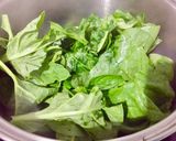 Hình bước làm 3 của món Canh mồng tơi giò sống cà chua 10 phút