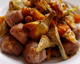 Foto del paso 11 de la receta: Fritada de butifarra y alcachofas con picatostes al ajillo y pimentón