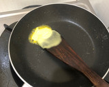 Foto langkah ke 2 dari resep TELUR MATA SAPI SETENGAH MATANG atau TELUR MATA SAPI AJA by irre_desirre.
