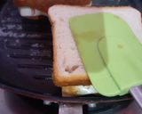 वेज चीज़ सैंडविच (Veg cheese sandwich recipe in Hindi) रेसिपी चरण 3 फोटो