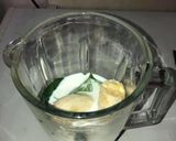 A picture of step 3 of Banana Milkshake with Dokudami.