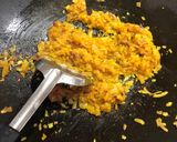 A picture of step 4 of Ohn No Khauk Swe / Burmese Laksa.