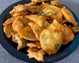 A picture of step 9 of Aloo Pakoda !!.