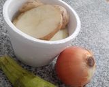 Foto del paso 1 de la receta: Tortilla de papa sin freír con zucchini y cebolla