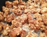 Une image de l'étape 7 de Yaki Udon au poulet sauté cacahuètes.