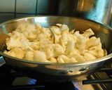 A picture of step 5 of Cauliflower kadalai paruppu /chana dal paal/milk koottu.