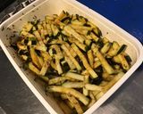 Une image de l'étape 4 de Frites de courgettes aux épices orientales et graines de lin.