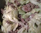 A picture of step 3 of Cabbage carne picada.