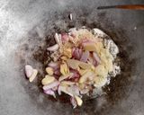 Foto langkah ke 2 dari resep Kepala Ikan Kuah Santan Bumbu Iris.