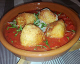 Foto del paso 5 de la receta: Albóndigas de bacalao al azafrán en salsa de tomate