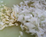 Foto del paso 3 de la receta: Pasta con camarones y flor de calabaza 🍝🦐🧀