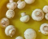 Hình bước làm 1 của món Canh miso rong biển, nấm mỡ