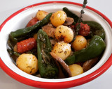 Foto del paso 5 de la receta: Salteado de patatas especiadas, chistorra y pimientos padrón
