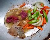 รูปขั้นตอนการทำที่ 2 ของ ผัดพริกรวมมิตรราดหน้าข้าว
