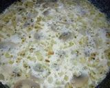 Hình bước làm 4 của món Spaghetti Sốt Kem Phô Mai Nấm Mỡ