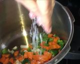 Foto del paso 2 de la receta Muslitos de pollo de corral al curry