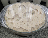 Foto del paso 3 de la receta: Focaccia de espelta con cebolla y aceitunas (sin amasado)