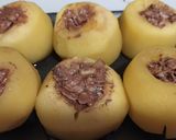 Foto del paso 2 de la receta: Manzana cubierta de hojaldre y rellena de frutos secos