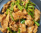 รูปขั้นตอนการทำที่ 4 ของ ผัดพริกแกงหมูถั่วฝักยาว