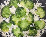 Hình bước làm 3 của món Phô Mai Mozzarella Áp Chảo Với Súp Lơ Xanh