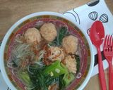 Foto langkah ke 4 dari resep *Sup Bola-Bola Ayam*.