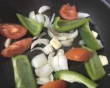 Foto del paso 2 de la receta: Arroz con productos congelados
