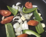 Foto del paso 2 de la receta: Arroz con productos congelados