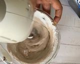 A picture of step 3 of Oreoberry Parfait.