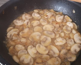 Foto del paso 5 de la receta: Pollo con salsa de champiñón