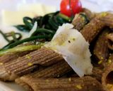 Foto del passaggio 3 della ricetta Pennette di canapa bio con agretti pomodorini e pistacchio