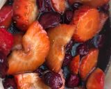Foto del paso 2 de la receta: Ensalada agridulce de tomate “adora” y frutos rojos con skyrella y atún