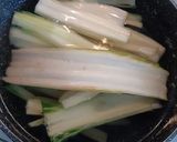 Foto del paso 1 de la receta: Pejerrey falso (tallos de acelga) 🥬