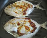 Foto langkah ke 4 dari resep Bawal Bakar Bumbu Kecap.