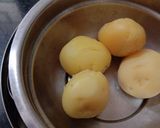 A picture of step 2 of Kashmiri Dum Aloo.