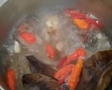 Foto langkah ke 1 dari resep Sayur Asem Timun Kol.