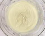 Foto del paso 3 de la receta: Vasitos de queso con chocolate blanco y crocante de lotus
