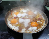 Foto del paso 6 de la receta: Huevos con patatas, jamón y migas
