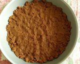 Foto del passaggio 11 della ricetta Sbriciolata al cioccolato e pere con confettura di pere e cacao