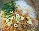 A picture of step 3 of Steamed and Roasted Stuffed Chicken with Vermicelli 🍗👌.