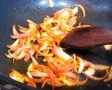 A picture of step 4 of Veg hakka noodles / chow mein.