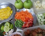 รูปขั้นตอนการทำที่ 1 ของ ส้มตำผลไม้รวม