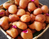 मीठे गुलगुले(meethe gulgule recipe in hindi) रेसिपी चरण 4 फोटो