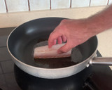 Foto del paso 1 de la receta: Fideuà de calamares (en lata), langostinos y bacalao gratinado con alioli