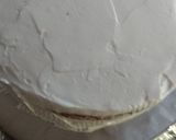 A picture of step 4 of Eggless Chocolate kit kat cake.