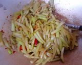 Foto langkah ke 3 dari resep Tumis labu siam pedas manis.