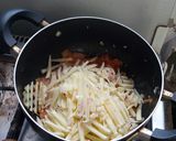 Foto del paso 4 de la receta: Guiso de papas con chanchito y arroz