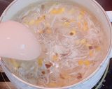 Hình bước làm 2 của món Nhà còn bắp xào đông lạnh thì làm gì cho bé măm măm?