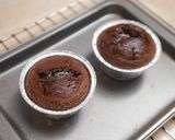 Foto langkah ke 4 dari resep Molten Lava Cake.